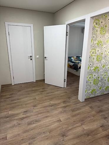 восток 5 продаю квартиру: 1 комната, Восток-5 мкр Собственник, Без подселения, от 1 года, С мебелью полностью — 5
