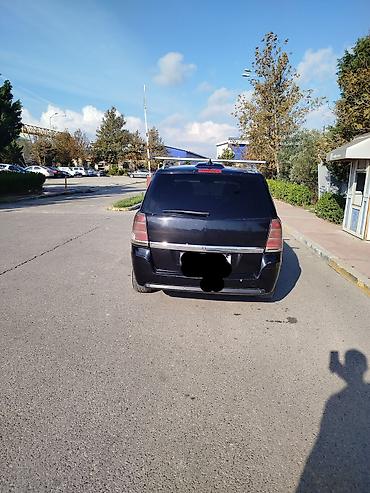 man sat: Opel Zafira: 1.9 l | 2005 il 518000 km Van/Minivan — 2