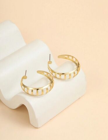 nove elektronske cigarete: Hoop earrings