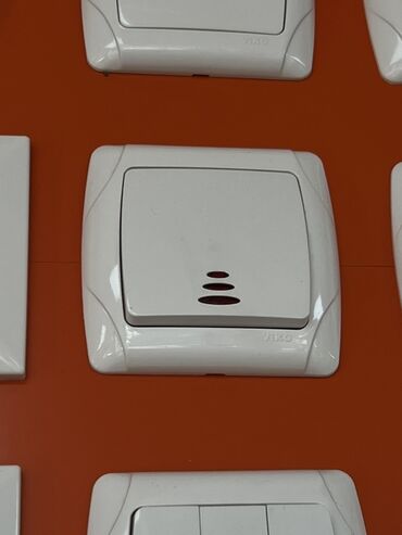 меняю на 07: Настенный одноклавишный выключатель Viko с подсветкой. - Тип