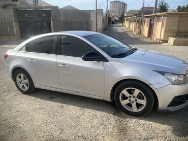 bmw f30 qiyməti: Chevrolet Cruze: 1.4 l | 2013 il | 174000 km Sedan