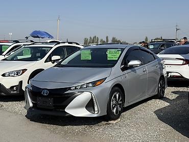 Toyota Prius: 2018 г., 1.8 л, Вариатор, Гибрид, Лифтбек