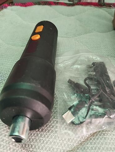 нодом: Акамуляторная отвертка. В комплекте насадки,одно сверло и кабель usb — 1
