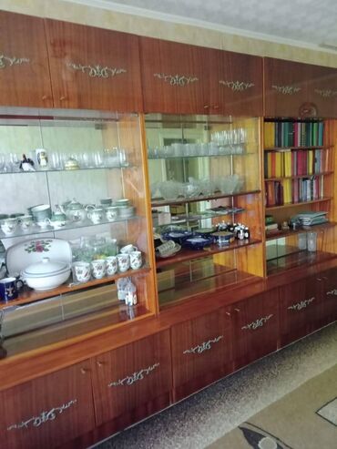 куплю шкаф бу: Продаю стенку. Состояние хорошее. Нет одного стекла. Б.у