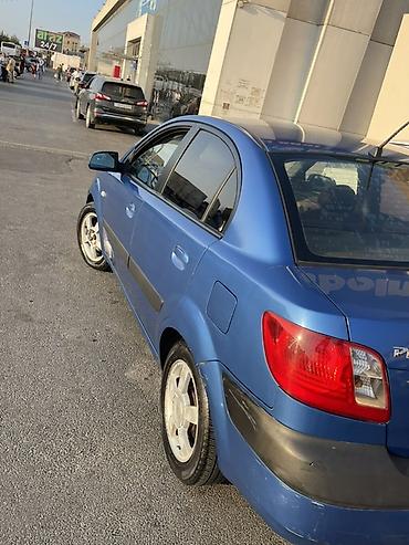 kia bongo: Kia Rio: 1.6 l | 2007 il Sedan — 4