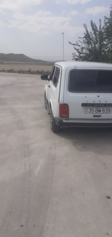 berde masin: VAZ (LADA) 4x4 Niva: 1.7 l | 2002 il | 12364 km Sedan