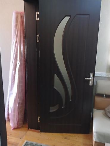 - Məhsul: Daxili otaq qapısı - Material: Ağac əsaslı (MDF/laminat