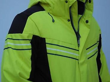 north face kacket: Muška jakna u neon žutoj boji, dizajnirana za skijanje. Poseduje — 6