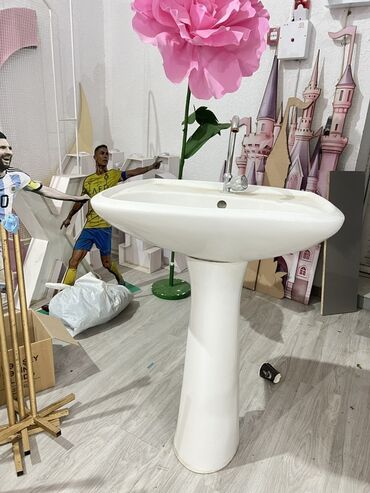 мойки для кухни в баку: Keramik ayaqlı əl-üz yuma lavabosu - Klassik pedastal (ayaqlı)