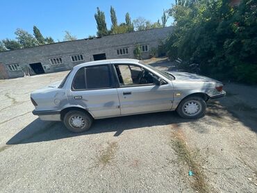 машины битые: Mitsubishi Lancer: 1990 г., 1.3 л, Механика, Бензин, Седан