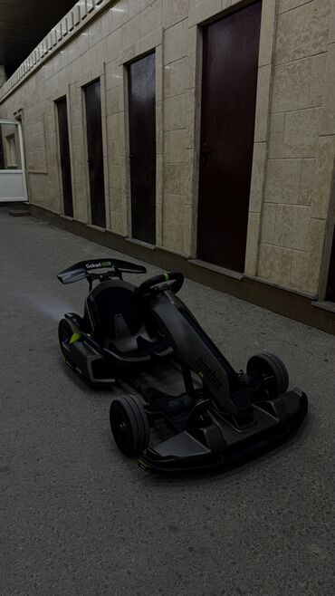 талас терек: Электрический карт Ninebot Gokart PRO. Выполнен в сером цвете с