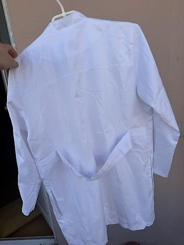 tibb xalati: Ağ laboratoriya xalatı - Model: Düyməli-snap bağlama, yaxası sadə — 2