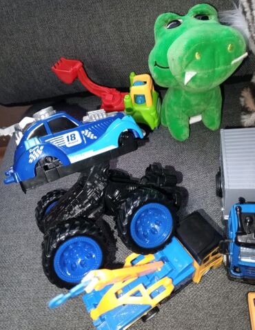 kamion pauk igračka: Mix set igračaka za dečake. Džip, koji može klikom da bude veći ili