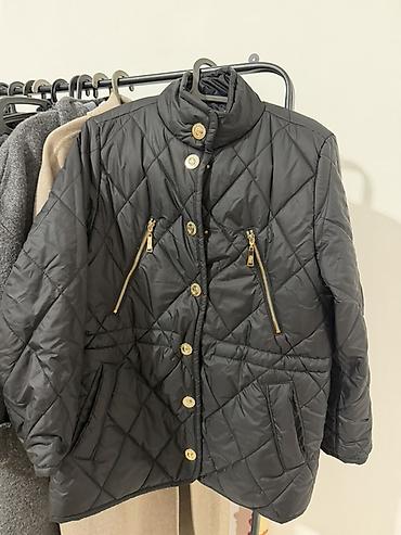 Пуховики и зимние куртки: Курткалар сатылат б/у бирок бир эки жолу кийилген. Кара куртка женский — 2