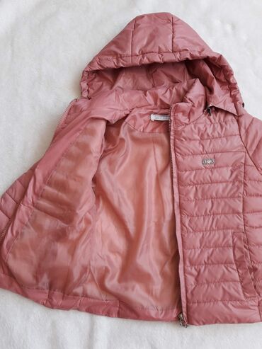 утепленная детская куртка: Детская весенняя куртка. Тонкий синтепон. Розовая на девочку 5-7 лет