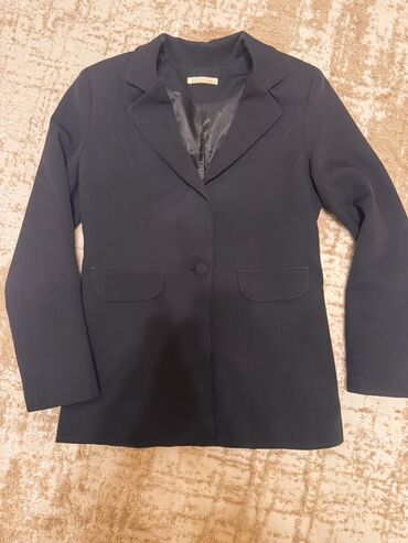 Dəstlər, kostyumlar: Qadın geyim dəsti - Qara qısa qol don: sadə, bədənə oturan siluet — 10