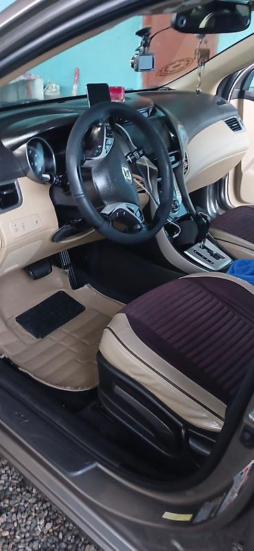 Hyundai: Hyundai Elantra: 1.8 l | 2011 il Sedan — 14