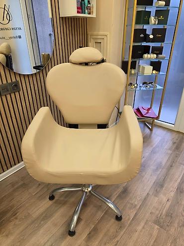 Salon kreslosu – bej rəng, erqonomik dizayn. Xüsusiyyətlər: - Yumşaq
