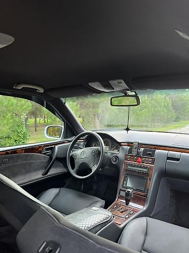 2 el kompresor: Mercedes-Benz E-Class (W210) sedan, gümüşü rəng - Kuzov: 4 qapılı — 6