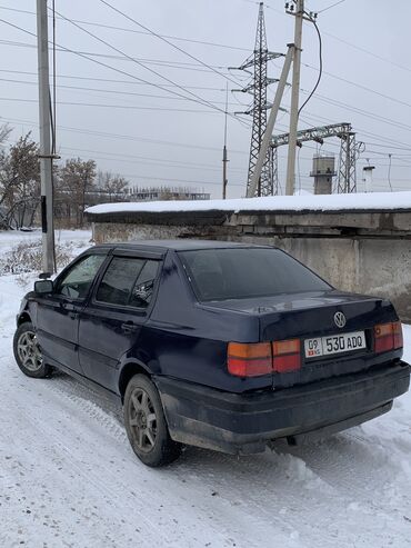 Volkswagen: Volkswagen Vento: 1994 г., 1.8 л, Механика, Бензин, Седан