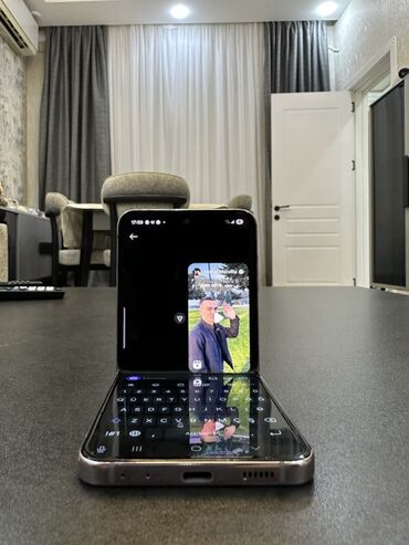 Samsung: Samsung Galaxy Z Flip 5, rəng - Bənövşəyi, Barmaq izi — 3