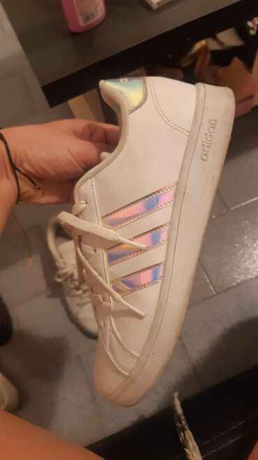 Patike i sportska obuća: 39
