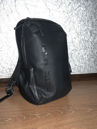 спорт буюмдары: Хороший, качественный и брендовый рюкзак. Водонепроницаемый