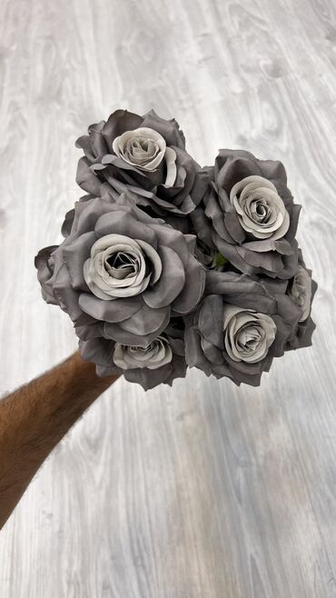 Süni güllər: Suni gullerin topdan perakenden satisi
5 azn baslayan qiymetler — 2