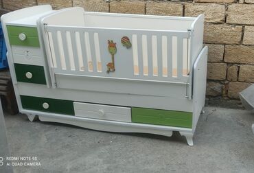 Sifarişlə mebel: Oğlan və qız üçün, İşlənmiş, Dördbucaq, Beşik, Matras ilə, Yellənmə mexanizm ilə