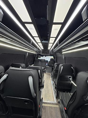 Пассажирский бус на заказ: Mercedes-Benz Sprinter — Ваш идеальный выбор для деловых встреч и — 7