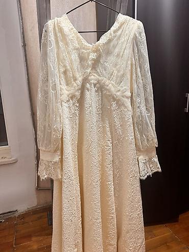 Винтажное кружевное платье цвета айвори - Длина: макси, расклёшенная at lalafo.kg Винтажное кружевное платье цвета айвори - Длина: макси, расклёшенная