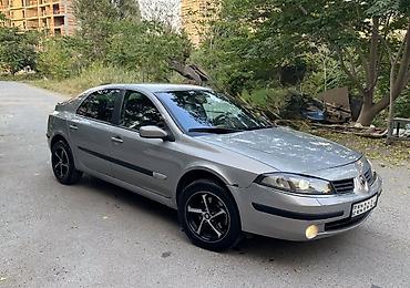 Renault: Renault Laguna sedan Mashin tam olaraq zavoddur. Vurugu, udari deyisen — 9