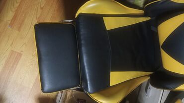 желтая подушка: Игровое кресло, Б/у