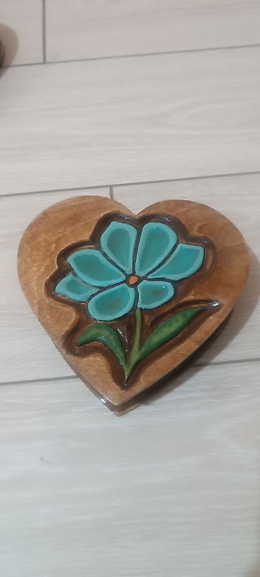 Шкатулки и подставки: Деревянные шкатулки в форме сердца с рельефной ручной росписью. - — 6