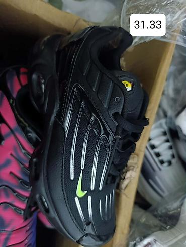 Patike: Akcija
2850 din — 8