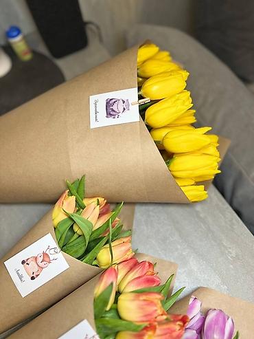 Букеты из живых цветов: Тюльпаны срезанные, свежие, прямые поставки. - Ассортимент — 10