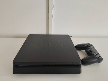 aparat za vakumiranje metalac: Sony Playstation 4 slim konzola 500 GB, vrlo malo korišćena, sa