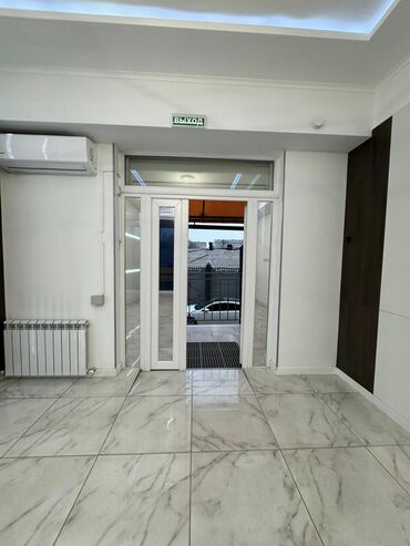 Офисы: Сдаю Офис, 188 м², В жилом комплексе, С отдельной кухней, С отдельным входом, С отдельным сан узлом — 26