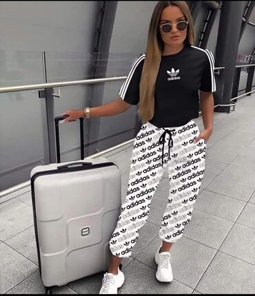 Gornji i donji deo: Veličine S M L XL
Cena 4400 din n — 29