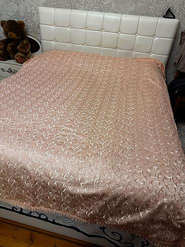 stepler boyuk: Zərif şaftalı rəngində yataq otağı dəsti Dəst tərkibi: - Böyük — 3