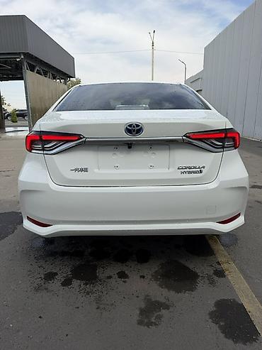 гибрид лабо: Toyota Corolla: 2022 г., 1.8 л, Вариатор, Гибрид, Седан — 7