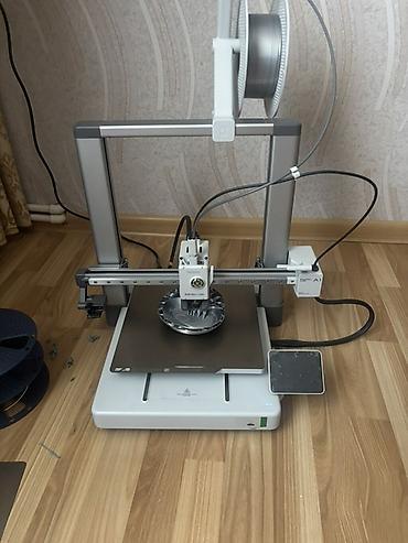 ucuz printer satilir: Bambu lab A1 kombo deyil 300 saat istifade müddeti — 1