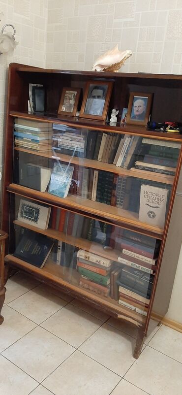 Книжные шкафы: Книжный шкаф, Б/у, Дерево