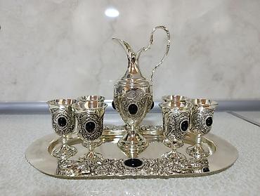 dekor vitrin: Zərif naxışlı metal süfrə dəsti Tərkibi: - Oval serveer boşqabı - — 1