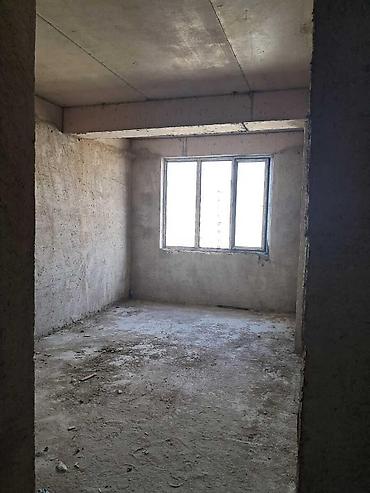 3 korona: 3 otaqlı, Yeni tikili, m. Neftçilər, 94 kv. m — 2