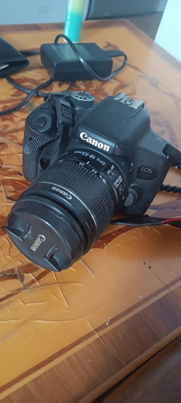 köhnə fotoaparat: Əla vəziyyətdə Canon 750D fotoaparat satılır. Fotoaparatda heç bir