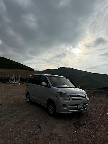 Toyota Noah: 2003 г., Автомат, Бензин, Минивэн