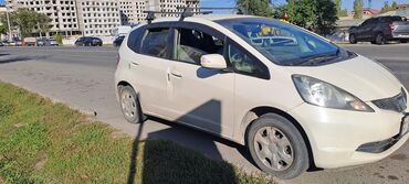 Honda: Honda Fit: 2010 г., 1.3 л, Вариатор, Бензин