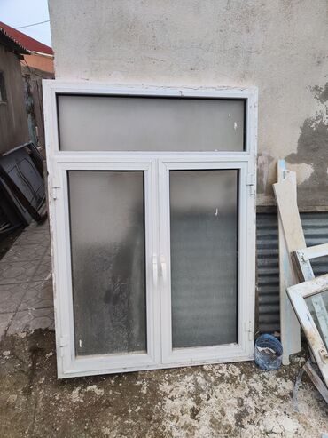 Otaq qapıları: 2 ədəd 90×2.10 Alüminium qapı birinin şüşəsi sınıb digərinin