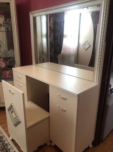 güzgü divar: С зеркалом